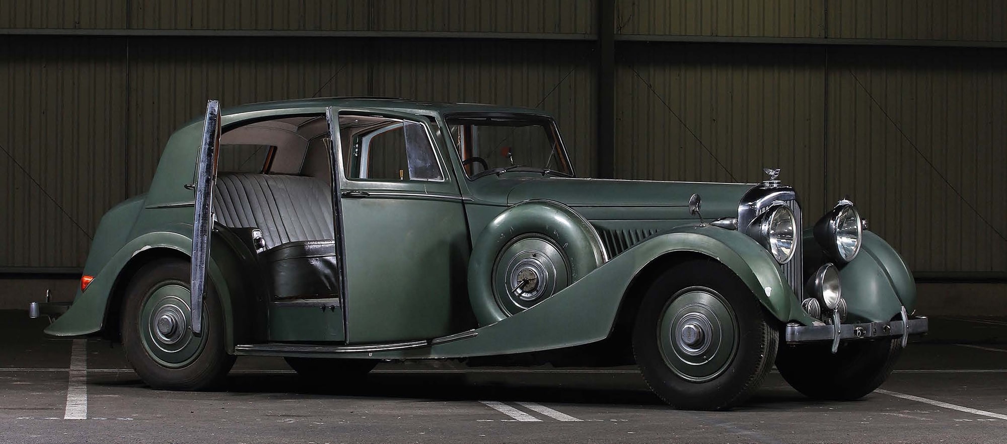 Bentley-4-1939-continental-Saloon-collection-Anna-Lisa